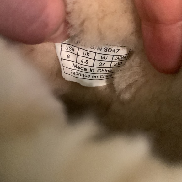 Limited Edition UGG x Jimmy Choo! - Picture 8 of 9